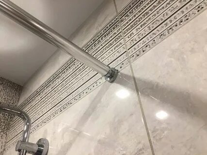 Встроенный карниз для шторы в ванной