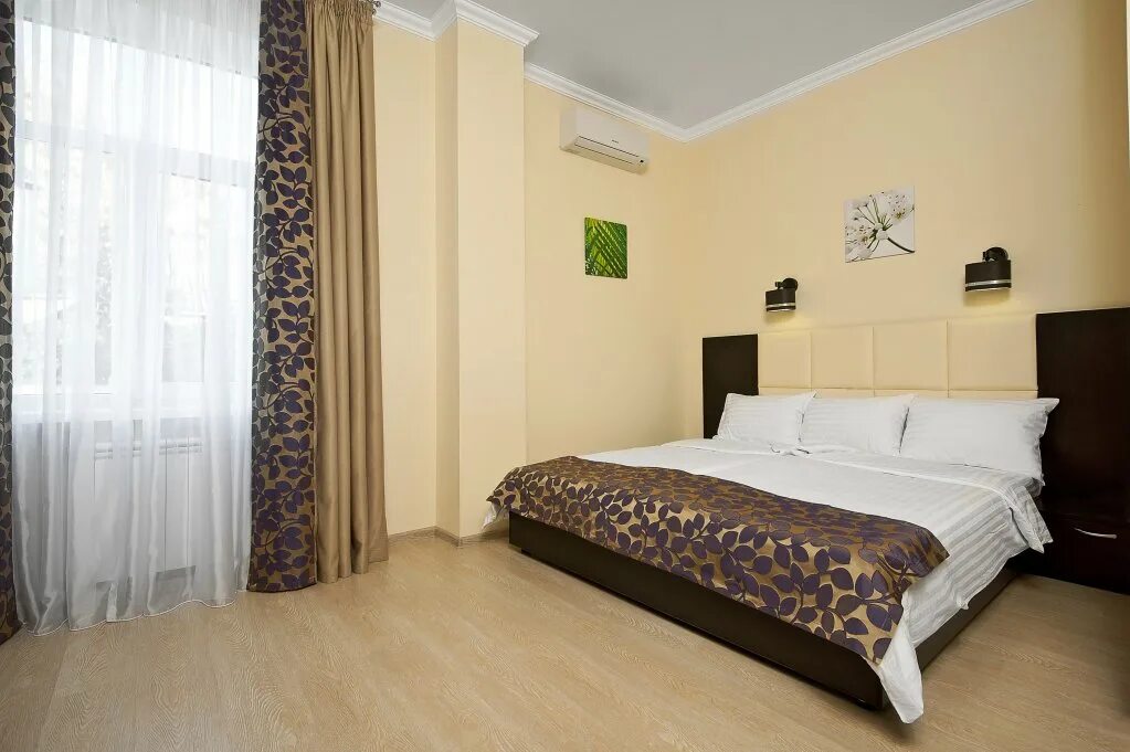 Топ отелей краснодара. Гостиницы на димитрова краснодар. Rimar hotel krasnodar. Топ хилл отель краснодар димитрова. Мини кухня для гостиничного номера.
