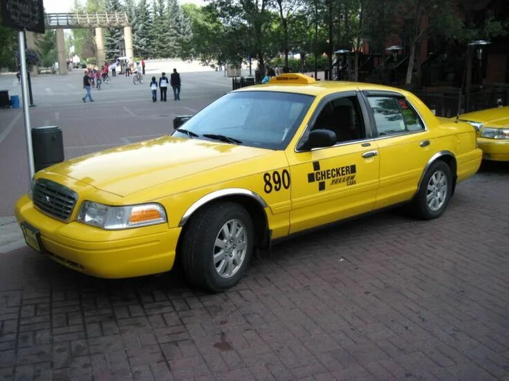 Такси в индии. Китайские авто в такси. Желтая машина такси. Yellow cab 1922. Yellow car cab.