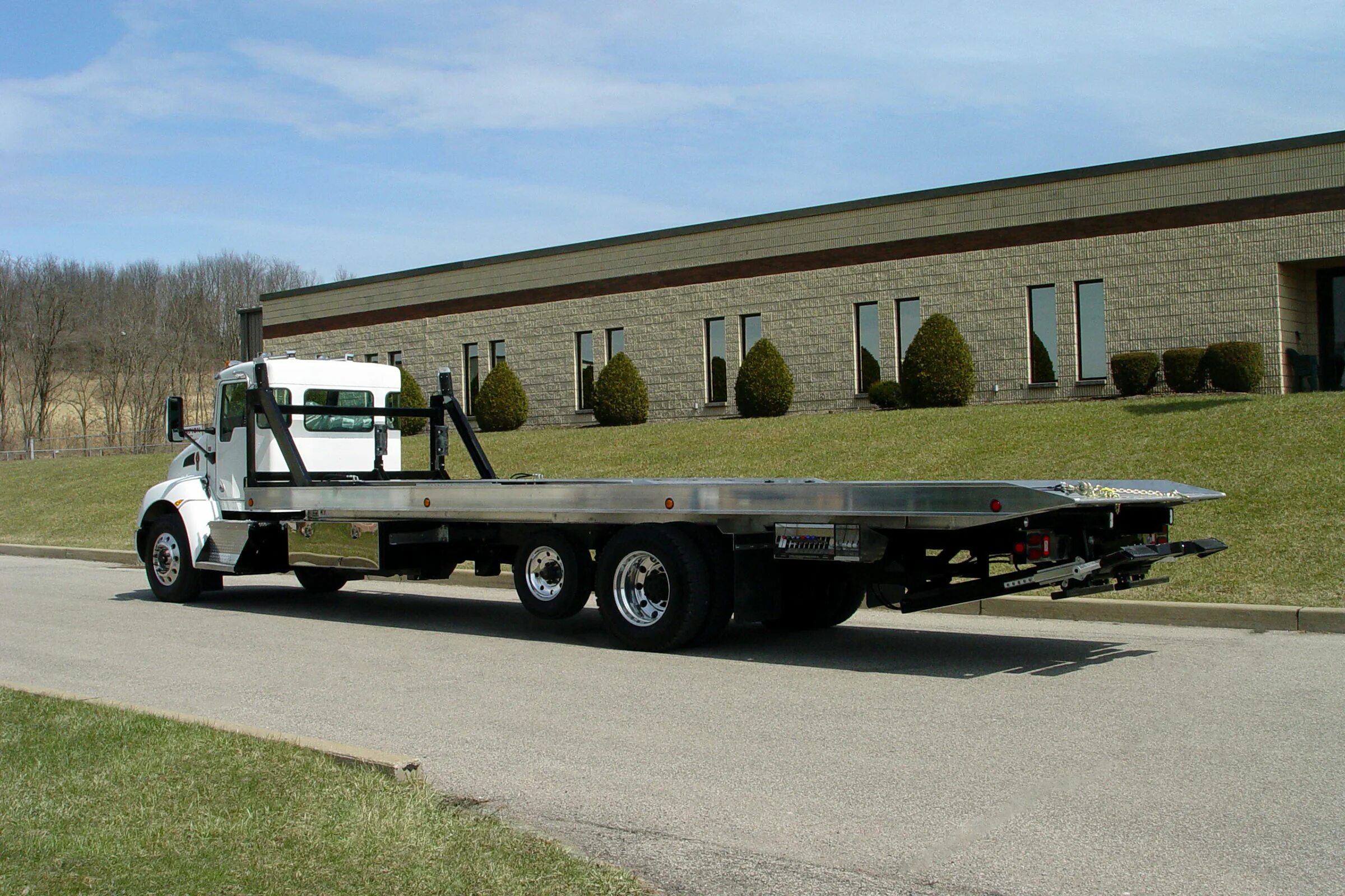 Truck deck. Flatbed trailer transporting. Flatbed oversized. Step deck load. Прицеп step deck.