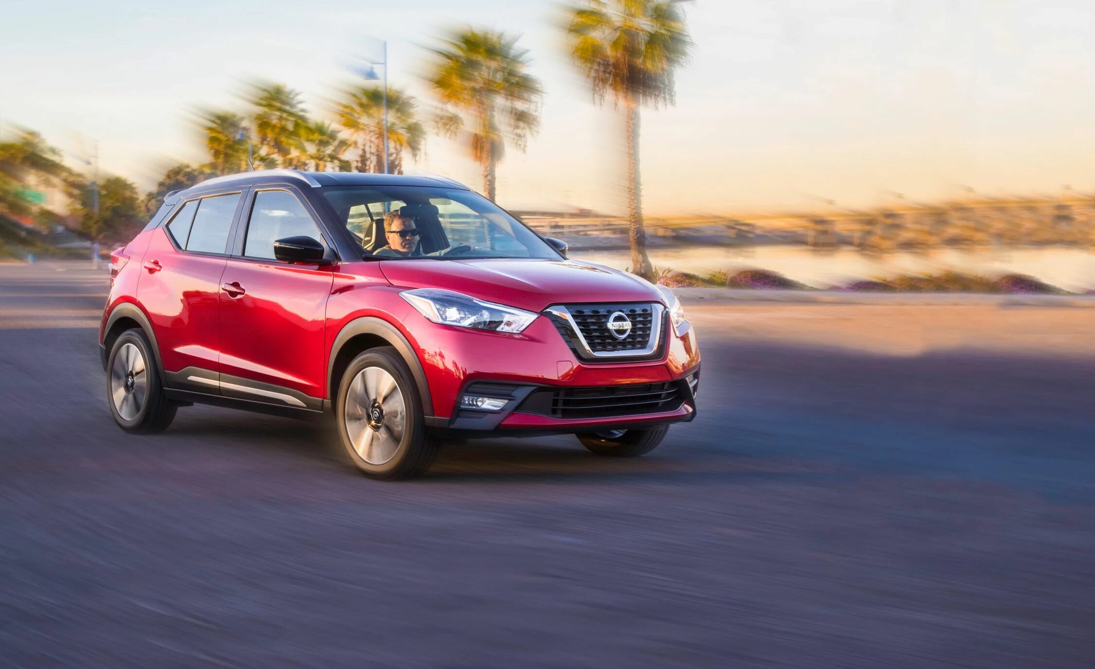 Рейтинг бюджетных кроссоверов. Nissan Kicks 2018. Nissan паркетник Kicks. Nissan Kicks 2019. Nissan Kicks Nismo.