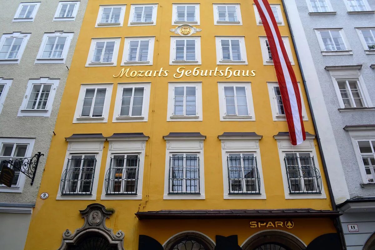 краткая биография моцарта. замок где жил моцарт. жизнь моцарта краткое. творчество и история моцарта. дом в котором жил моцарт вена.