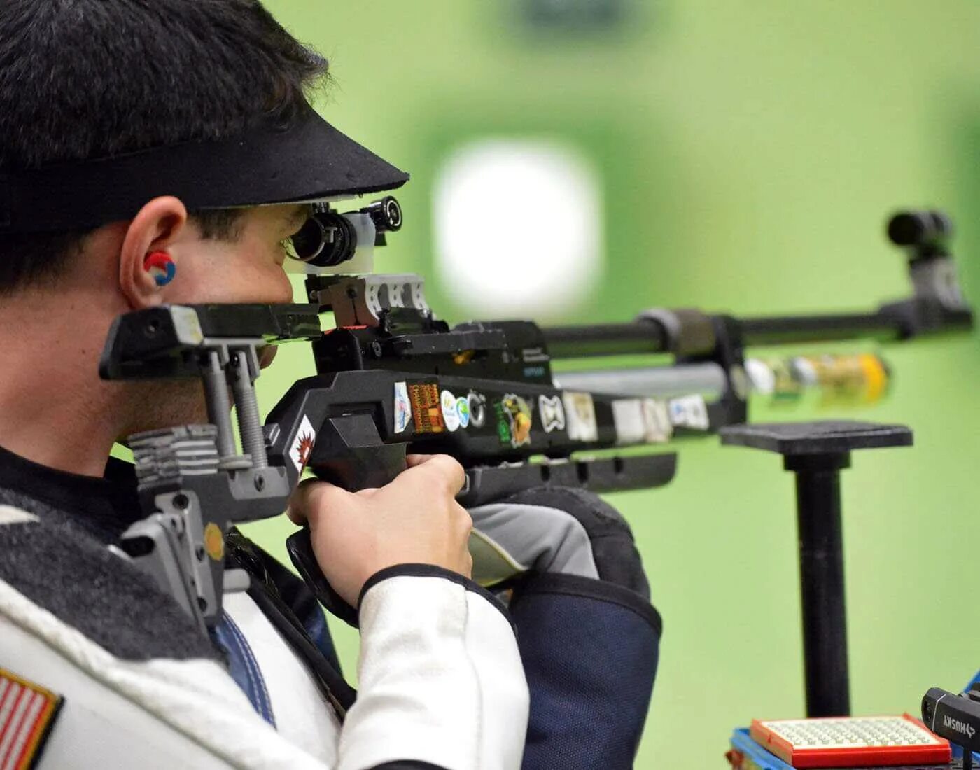 Практическая стрельба аирсофт. Тир стрельба. Тир стрельба из пистолета. Полиция стрельба. Тюмень улица клары цеткин 17а первый стрелковый клуб.