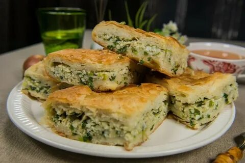 Пирог из слоеного теста рис яйцо