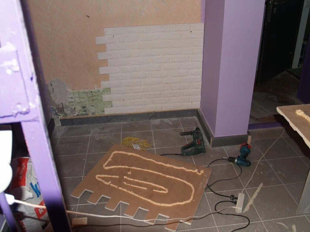 Декор на стену в спальню. Отделка кухни панелями в. Ремонт кухни своими руками. Декор спальни. Крашеный пол в подъезде.