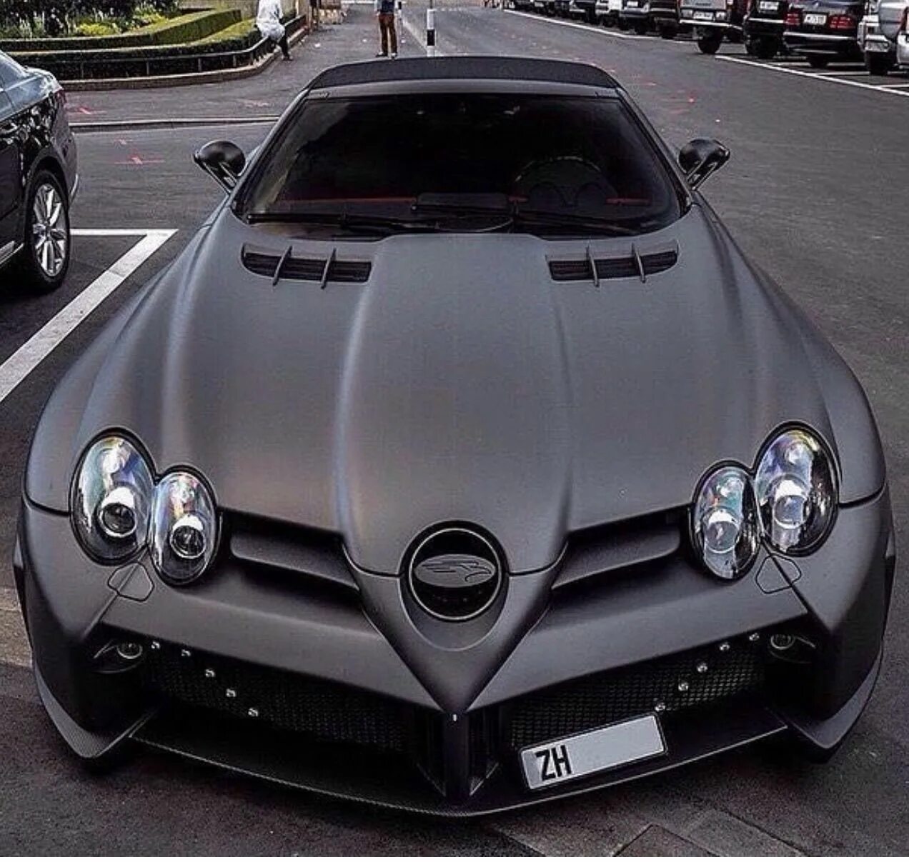 Злая машина. Самые злые машины. Челленджер и мустанг черный. Мустанг srt. Машина с красивой мордой.