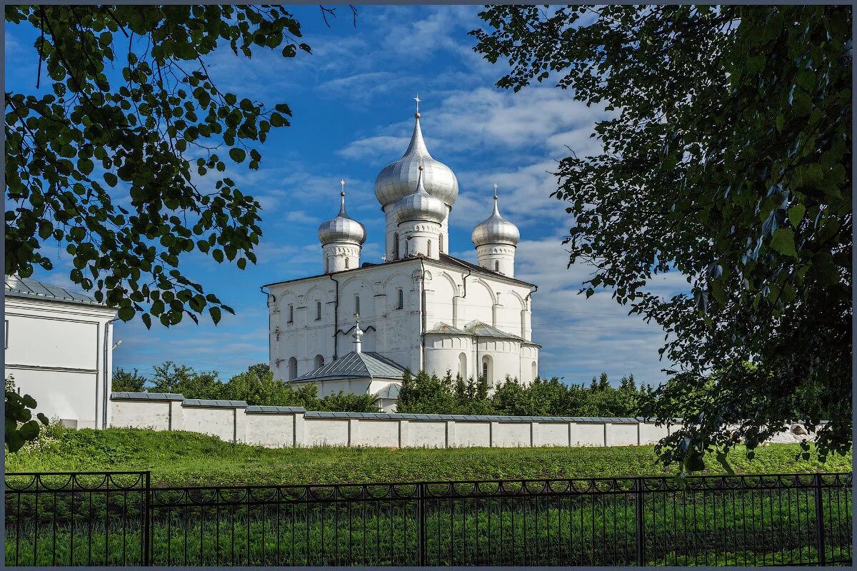 Сайт хутынского монастыря. Варламо Хутынский монастырь. Варламово-Хутынский монастырь Новгород. Варламо Хутынский монастырь Новгородская область. Придел Спасо-Преображенского Хутынского монастыря.