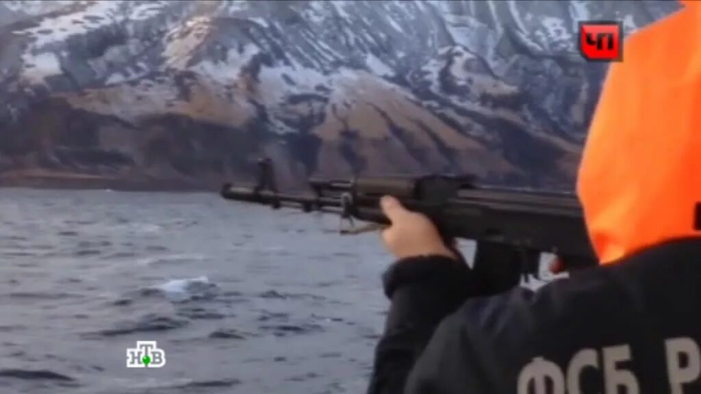 Браконьеры охотского моря. Расстреляли судно. Обстрелять сухогруз. Расстреляли судно. Пожар в вмс сша uss bonhomme richard.
