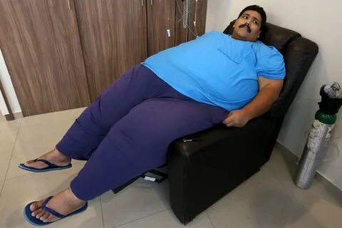 Түнгі клубтағы эротикалық бағаналы би