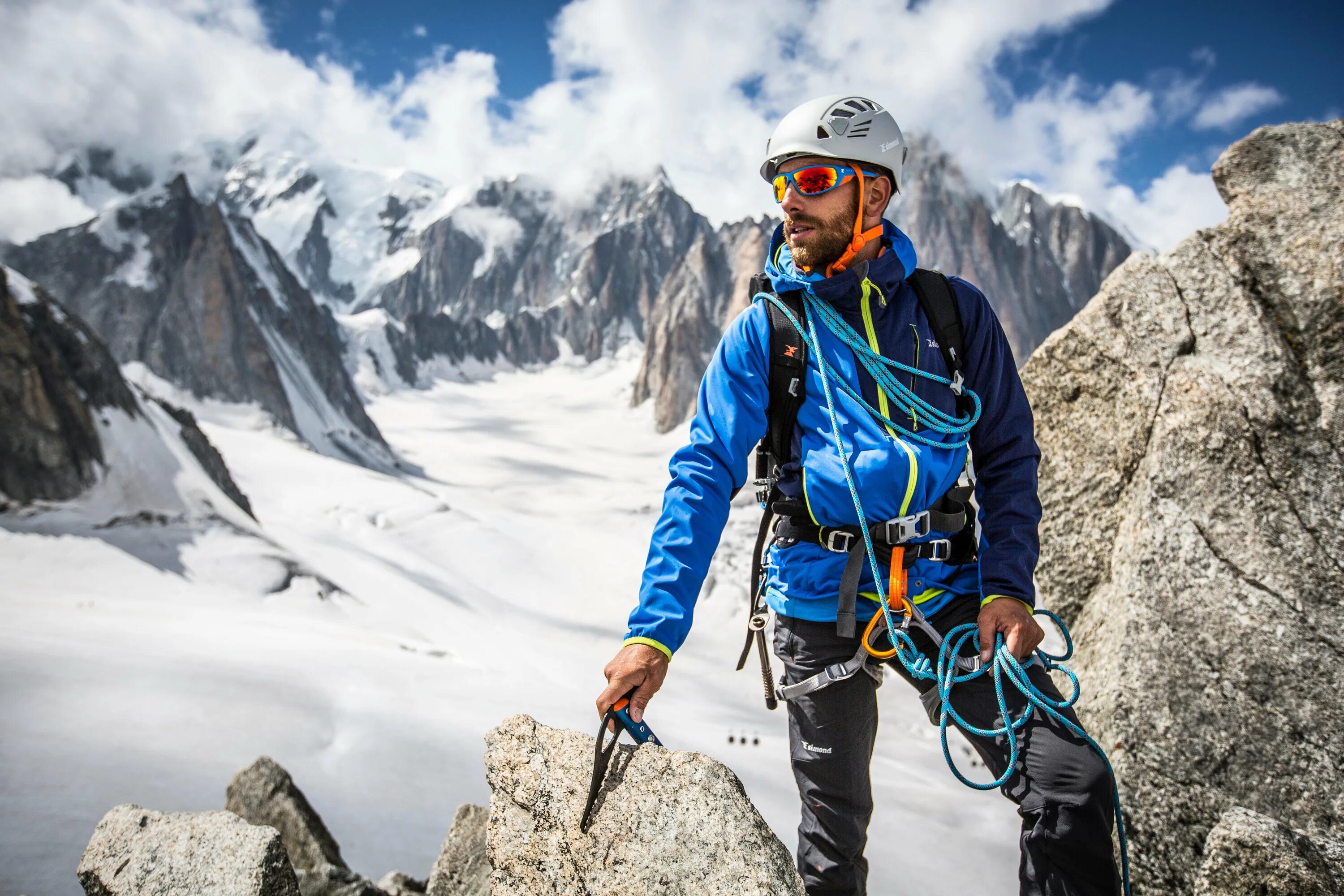 Альпинист содержание. Каска simond альпинистская. rock simond каска. simond alpinism light. альпинизма муж. rock simond.