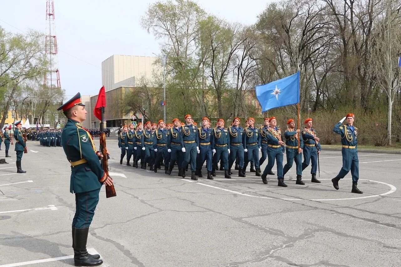 Парад в абакане 2025. Парад победы хакасия. парад в хакасии на 9 мая. мчс абакан. парад 9 мая хакасия белый яр.