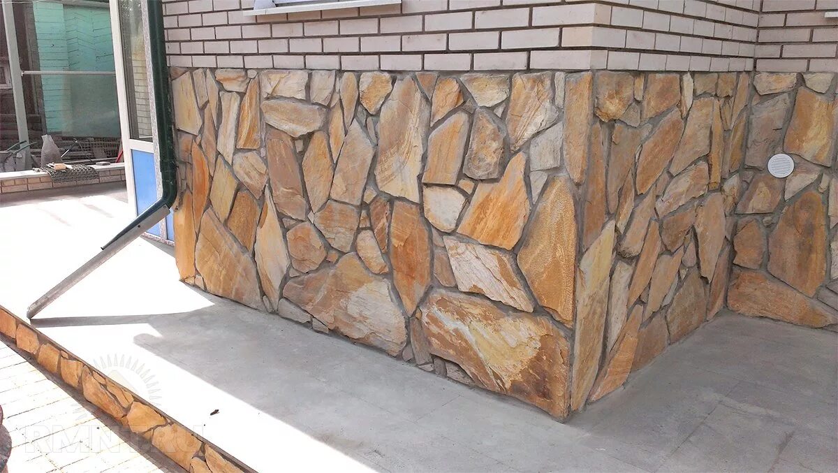 Цоколь подвал из газобетонных блоков. Цоколь метр. Отделка фундамента панелями под кирпич. Пщс под ленточный фундамент. Цоколь метр.