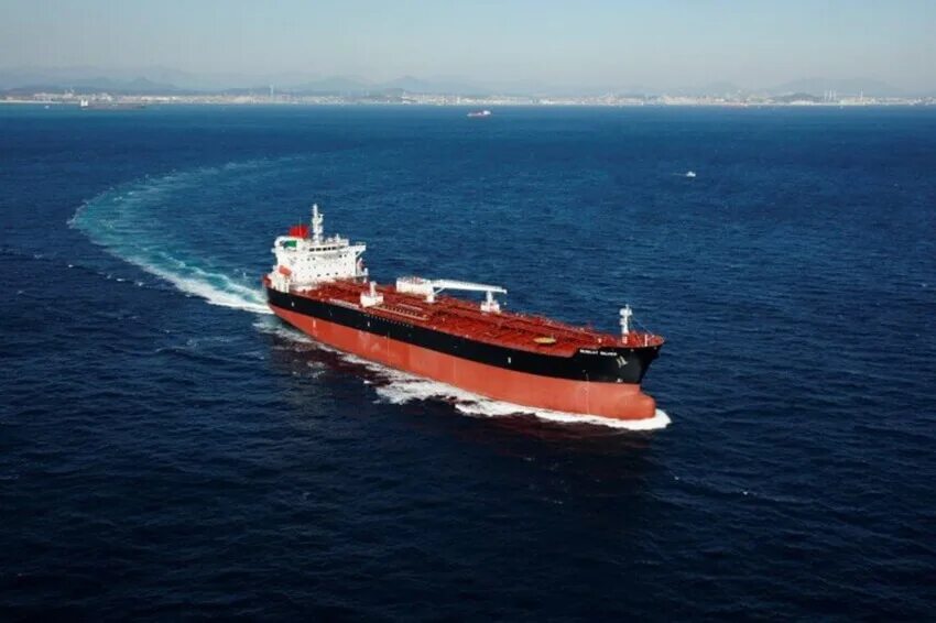 Ships operators shipping