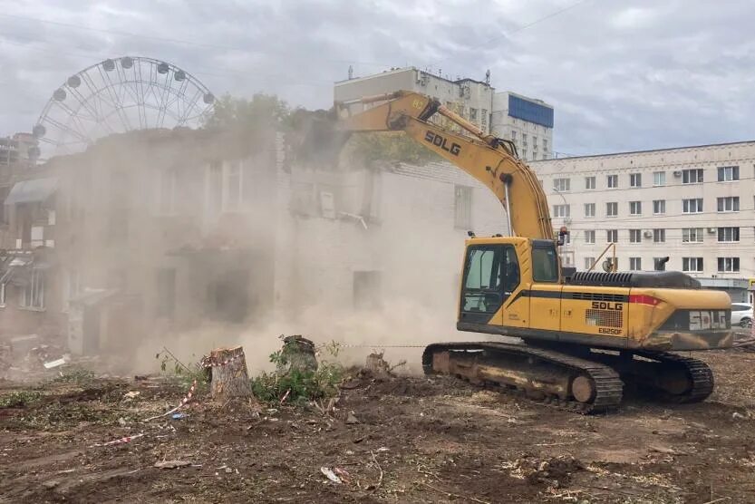 Сносят здание. Дом под снос. Новые районы мариуполя. Снос. Снос 2022.