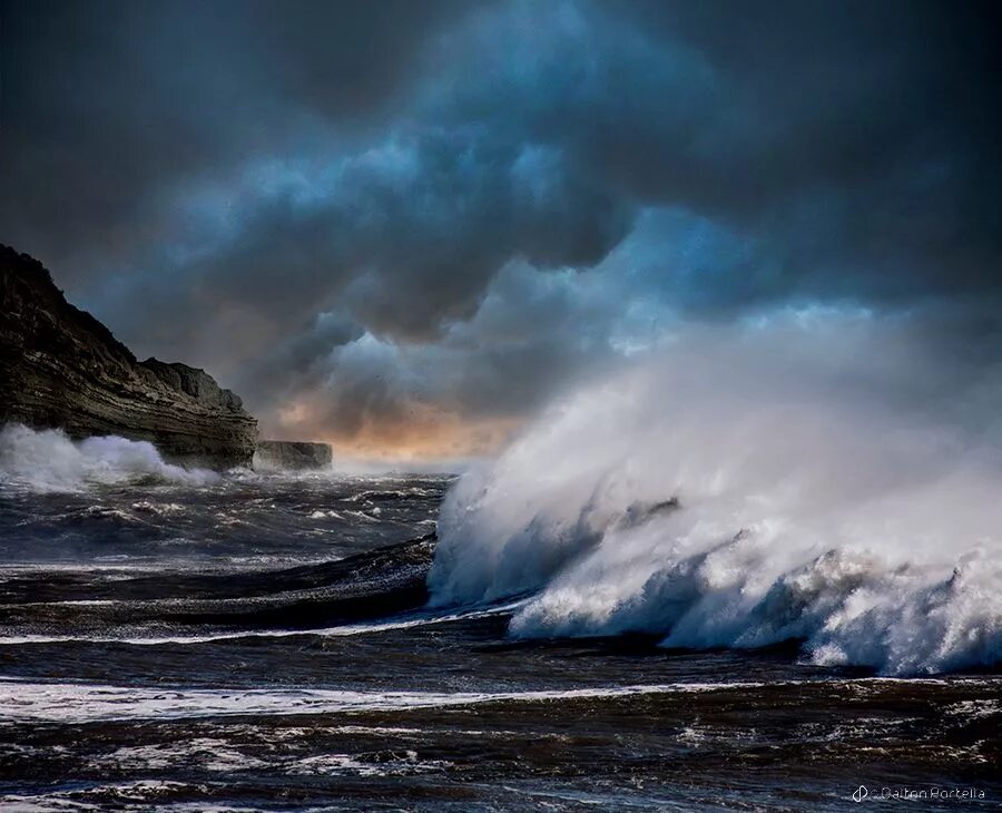 Тихий океан торнадо цунами. Волны тихого океана в шторм. Красивый шторм. Северный ледовитый океан шторм. Каспийское море шторм.