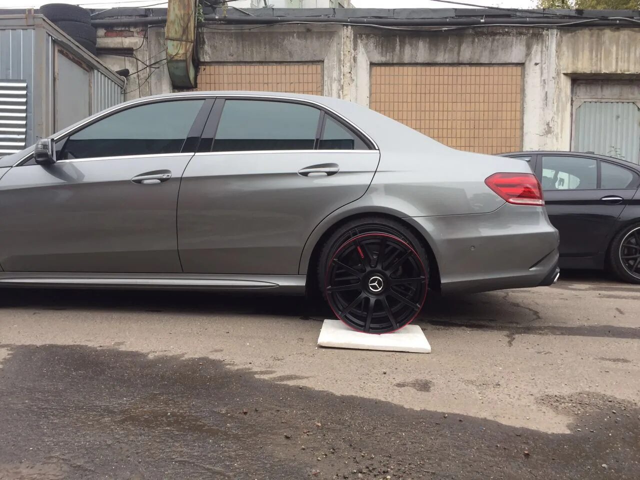 Диски e class. Diski mercedes w212. диски e class amg r19. диски на мерседес w212 r19. амг диски на мерседес 212.