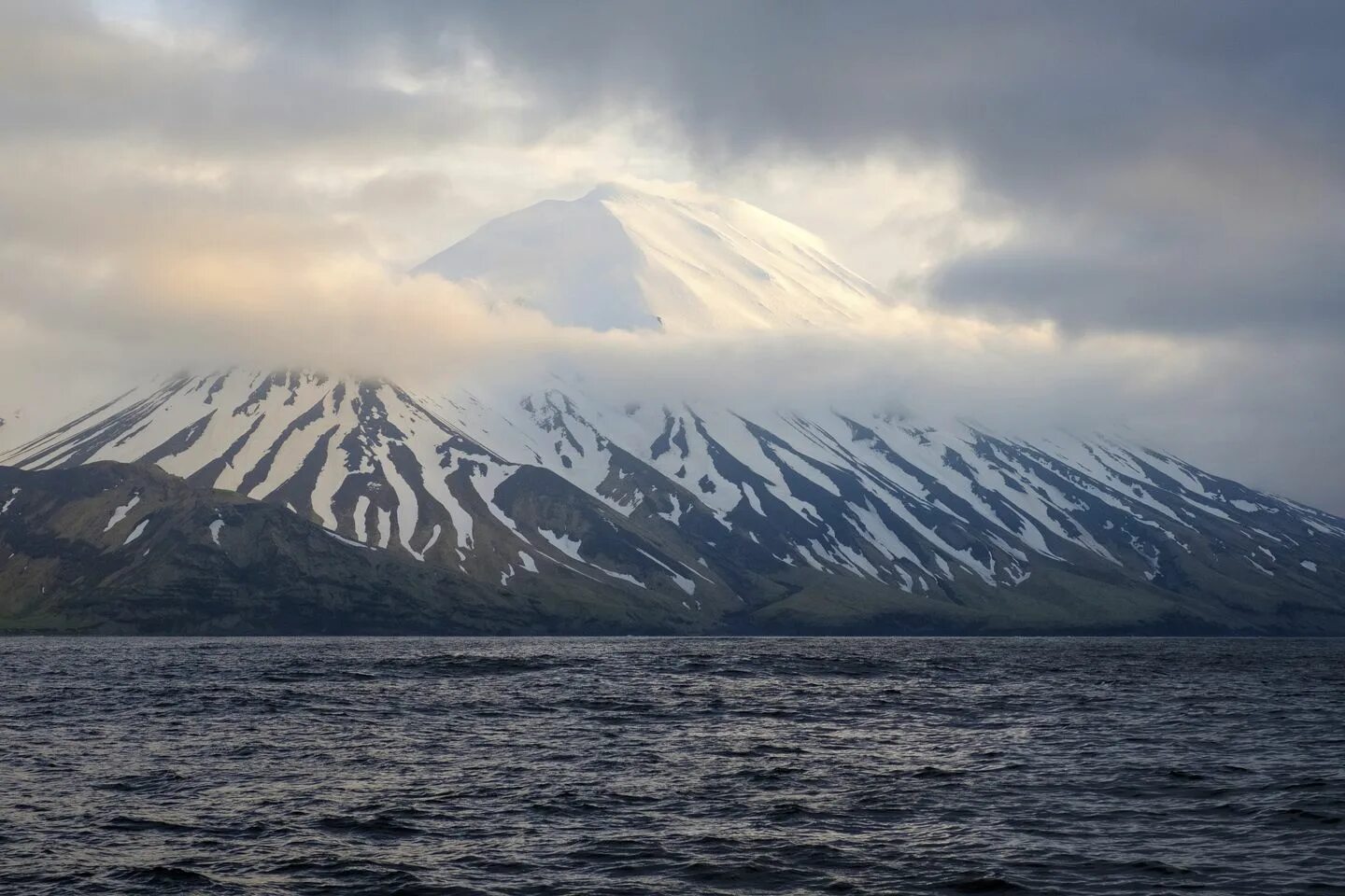 Архипелаг алеутские острова. Вулкан сперр Аляска. Алеутские острова. Алеутские острова природа. Алеутские острова фото.