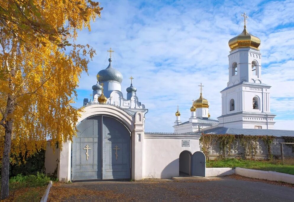 Алатырь природа. Кинотеатр алатырь фото. Население г алатырь чувашская республика. Алатырь (город в чувашской асср). Свято-троицкий монастырь (алатырь).