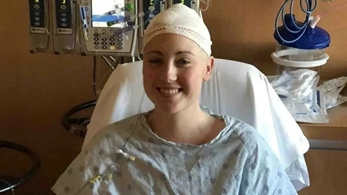 Девушка отказалась от химиотерапии. Певица которая скончалась от онкологии головного мозга. Девушка которая лишилась лицо от онкологии. Умер от рака молодым