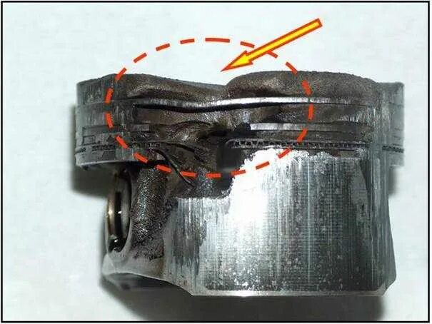Прогар поршня д245. Охлаждающая поршень форсунка прогар поршня. Детонация прогар поршня 2.0 ECOBOOST. Прогар поршня на дизеле. Двигатель после детонации