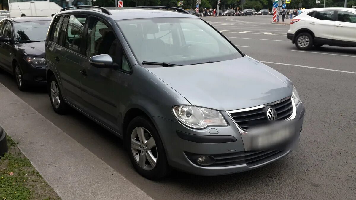 4  (140 л. Volkswagen туран 2010. фольксваген туран 2010 черный. Volkswagen touran 1. Volkswagen туран 2010.