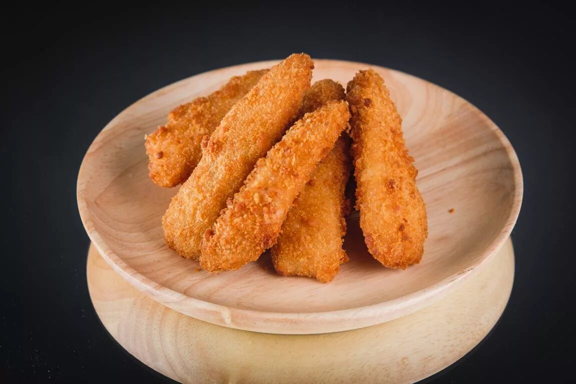 Хрустящие наггетсы. Стрипсы kfc панировка. куриные наггетсы стрипсы.