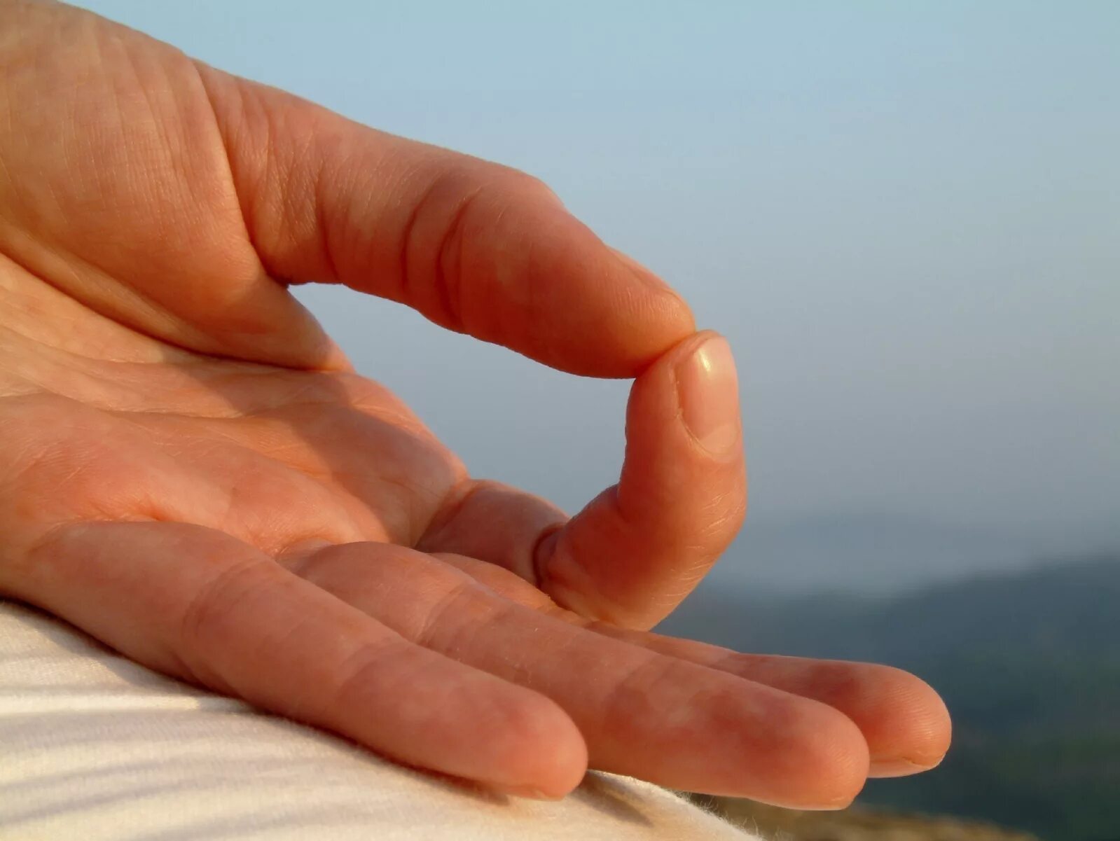 Помощь без пальцев. Огромный большой палец. Рука - крюк. Помощь без пальцев. Помощь без пальцев.