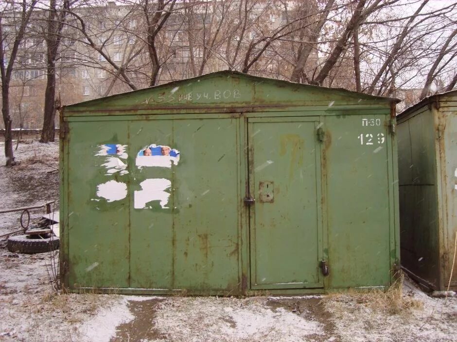 Русский гараж. Гараж старый. Красивый гараж. Гараж старый. Страшный гараж.