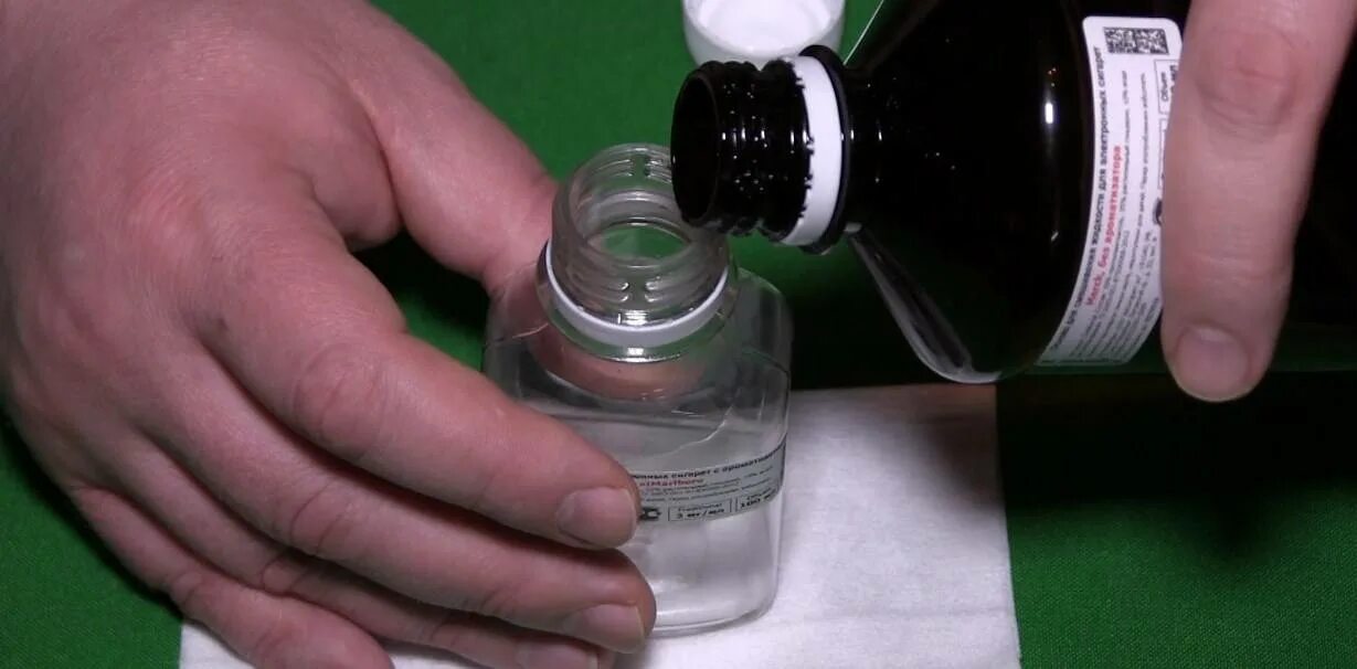 Как сделать жижу. Пропорции глицерина и пропиленгликоля самозамес. Состав курительной жидкости для электронных сигарет. Как сделать никотин для жижи. Самодельная жижа.