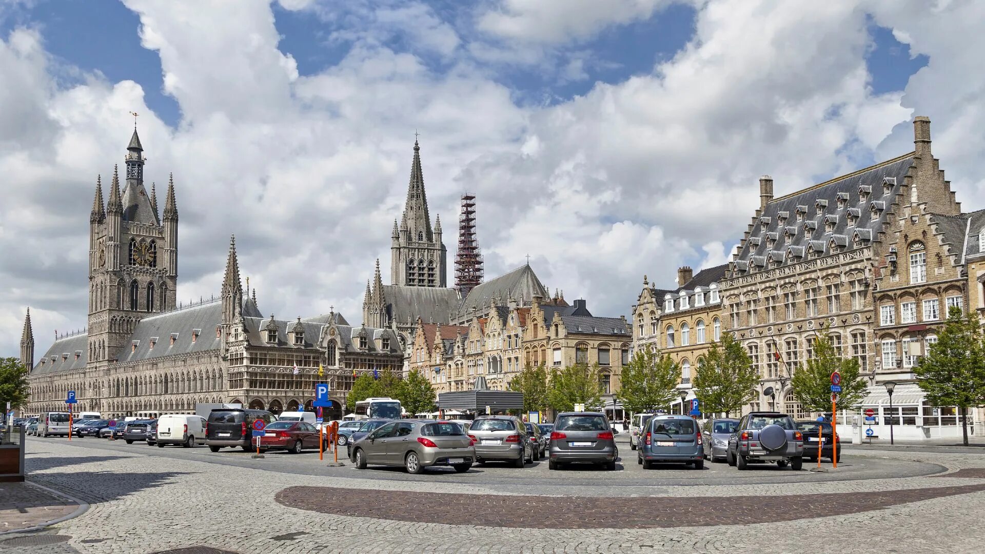 Ypres бельгия. Ypres бельгия. Ypres бельгия. Ипр бельгия. Палата суконщиков в ипре.