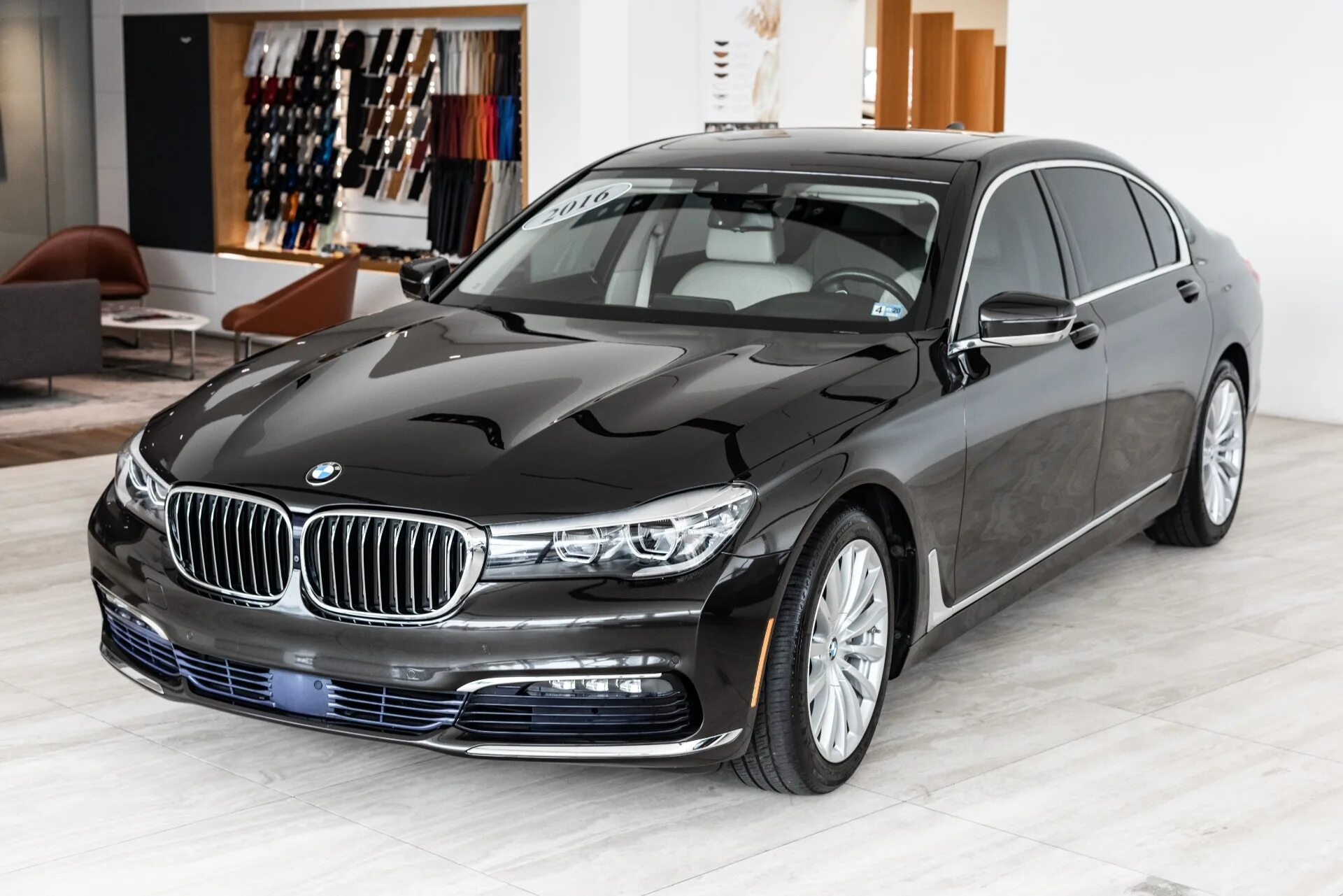 Bmw 740i m. БМВ 7 740. BMW 740 2016. BMW 740i 2016. БМВ 740i 2021.