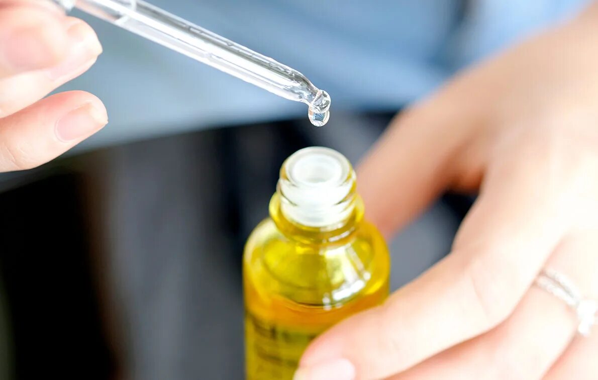 Сыворотка текстура. Капли сыворотки. Сыворотка пипетка. Сыворотка капает. Капли Serum.