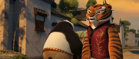 Кто озвучил хамелеону кунг фу панда 4