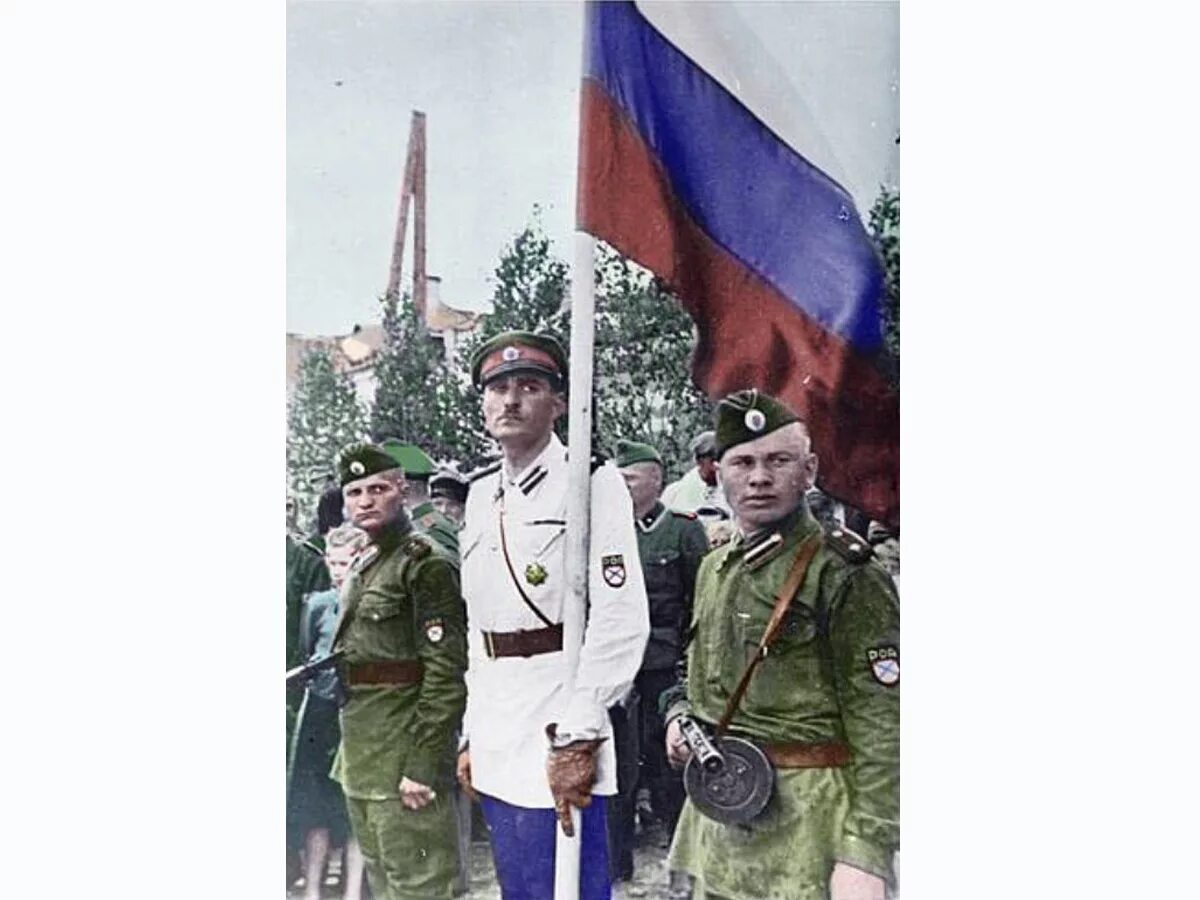 Власовцы год. Форма власовцы роа. Парад роа псков 1943. Власовцы год. Бойцы роа власовцы.
