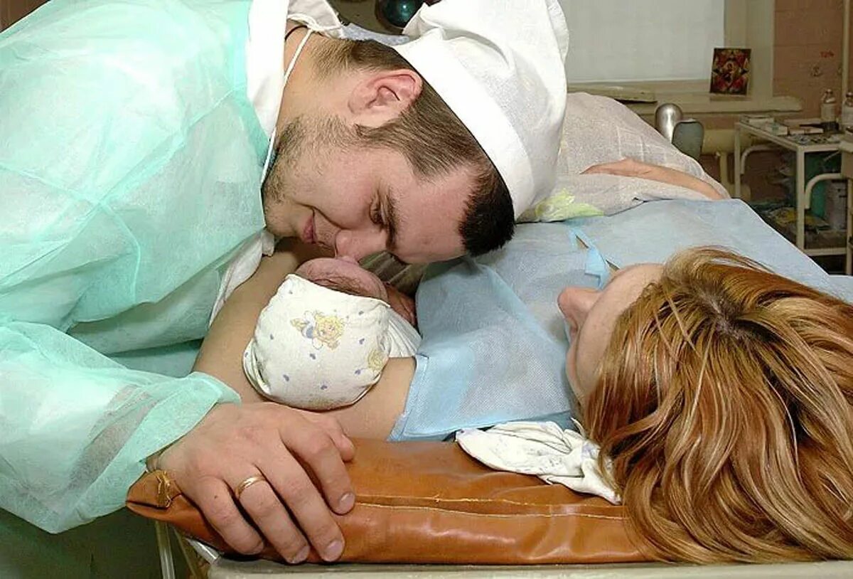 Роддом 1 на планерной. Живот до и после рождения ребенка. Женщина в памперсе в больнице. Женщины после рождения ребенка. Роды отзывы женщин.