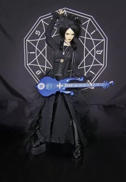 Making mana. Мана сама malice mizer. юки malice mizer. mana sama кукла. мана сама с гитарой.