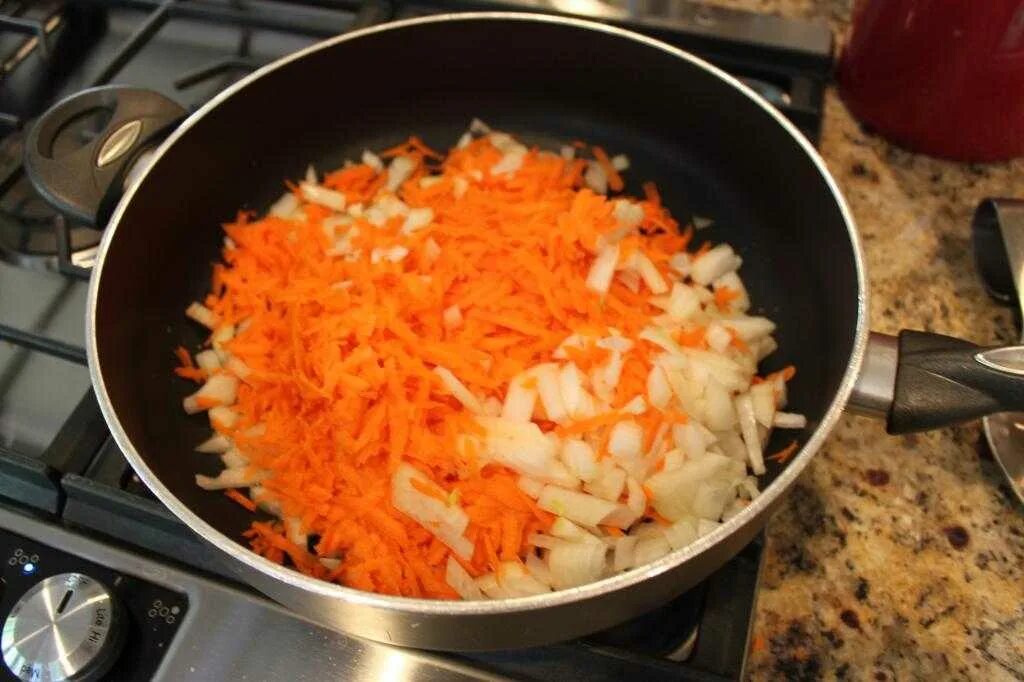 Зажарка для супа. Зажарка для супа. Зажарка из лука и моркови. Как правильно сделать зажарку. Зажарка для супа.