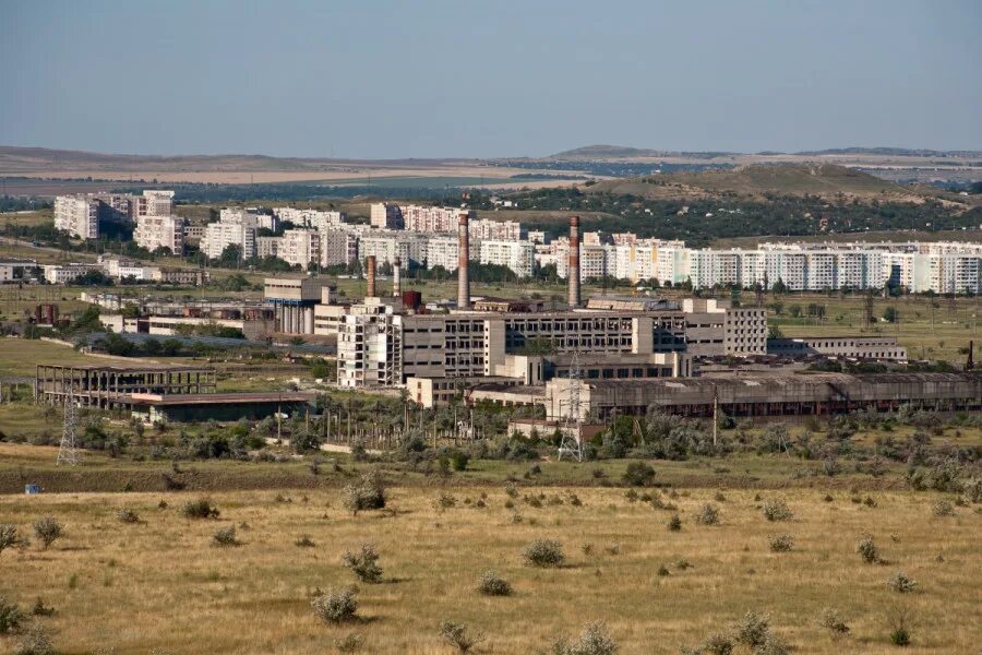 завод залив керчь. индустриальное шоссе 7 керчь. керченский крымский металлургический комбинат 1930. керченский судостроительный завод залив. металлургический завод керчь.