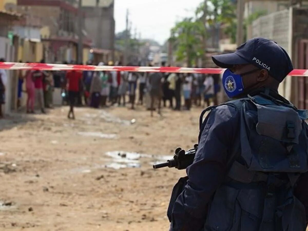 Полиция Анголы. Республика Ангола полиция. Angolan journalists. Ангола полиция фото. During attempt