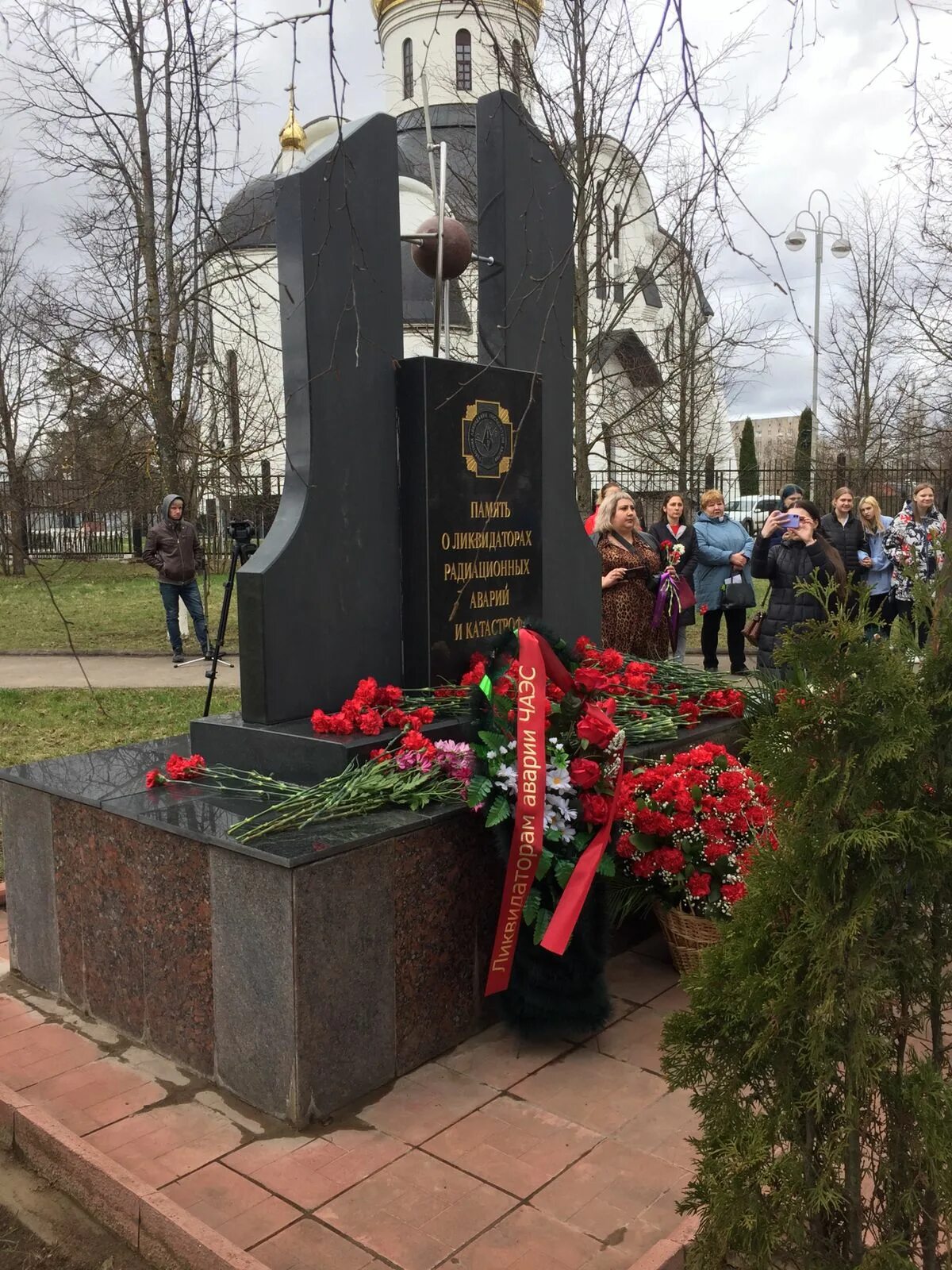 38 годовщина чернобыльской аэс. Климово памятник Чернобыльской АС. ЧАЭС памятник. Памятник ликвидаторам ЧАЭС. Памятник чернобыльцам в Чернобыле.