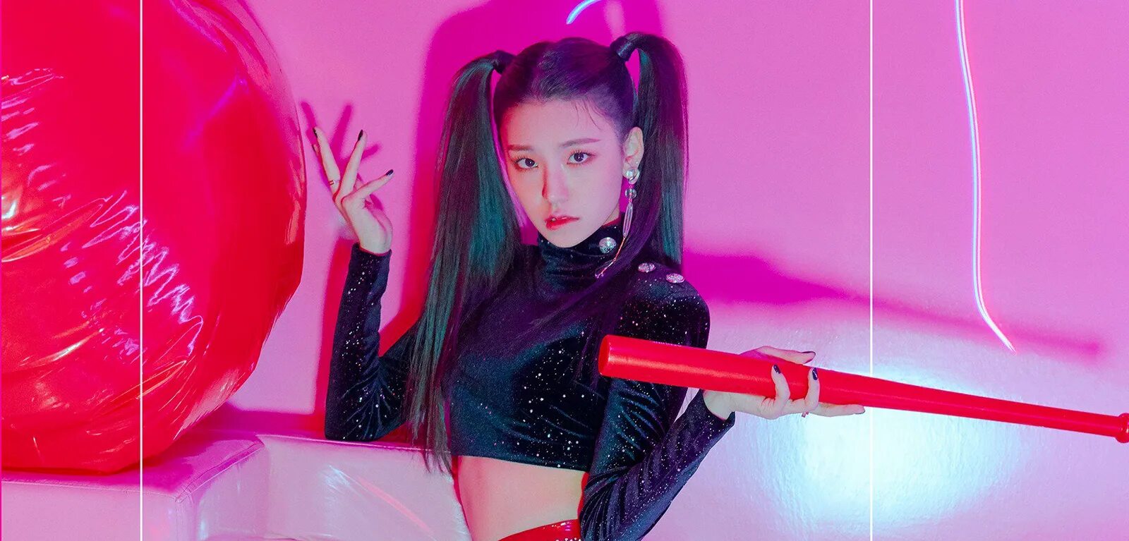 Itzy weapon. Группа itzy юна. юна itzy dalla dalla. рюджин itzy loco. группа itzy черен.