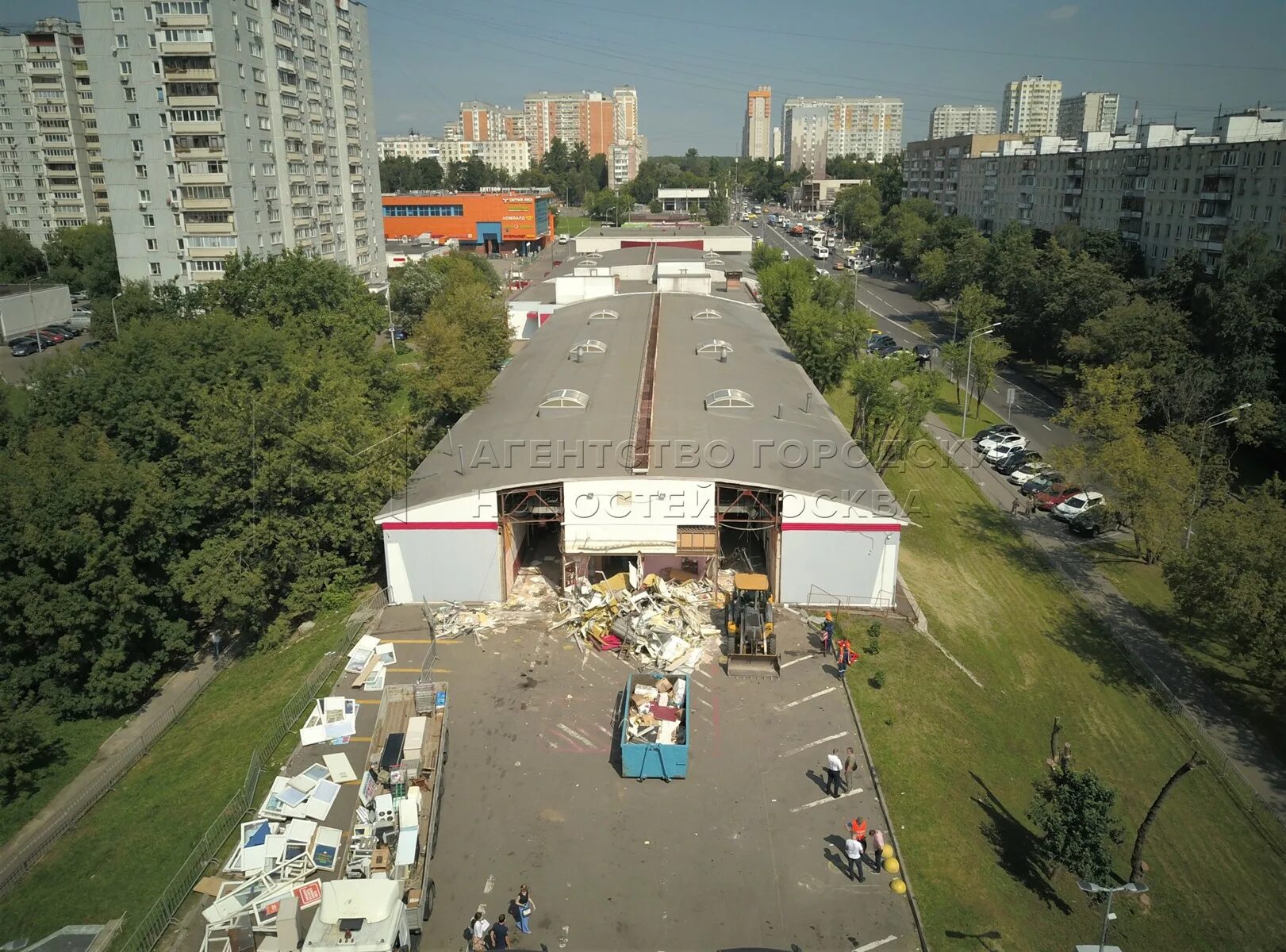 Дом метро медведково. Медведково ул Грекова. Серное Медведков ТЦ Медведковский. Улица Грекова метро Медведково. Медведково 2004 год.