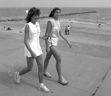 50+ Nostalgic Photos Of Teenage Girls Enjoying At Texas Beaches During The ...
