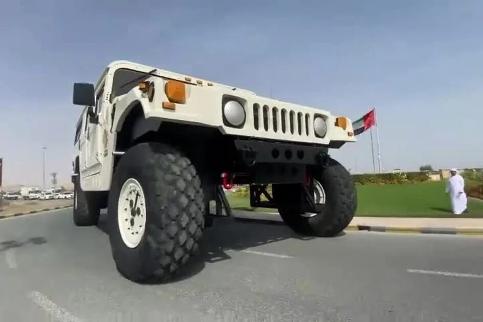 Огромный хаммер h1 x3. Большой джип. Большой хаммер в мире. Hummer h1 x3 от rainbow sheikh. Большой хаммер в мире.