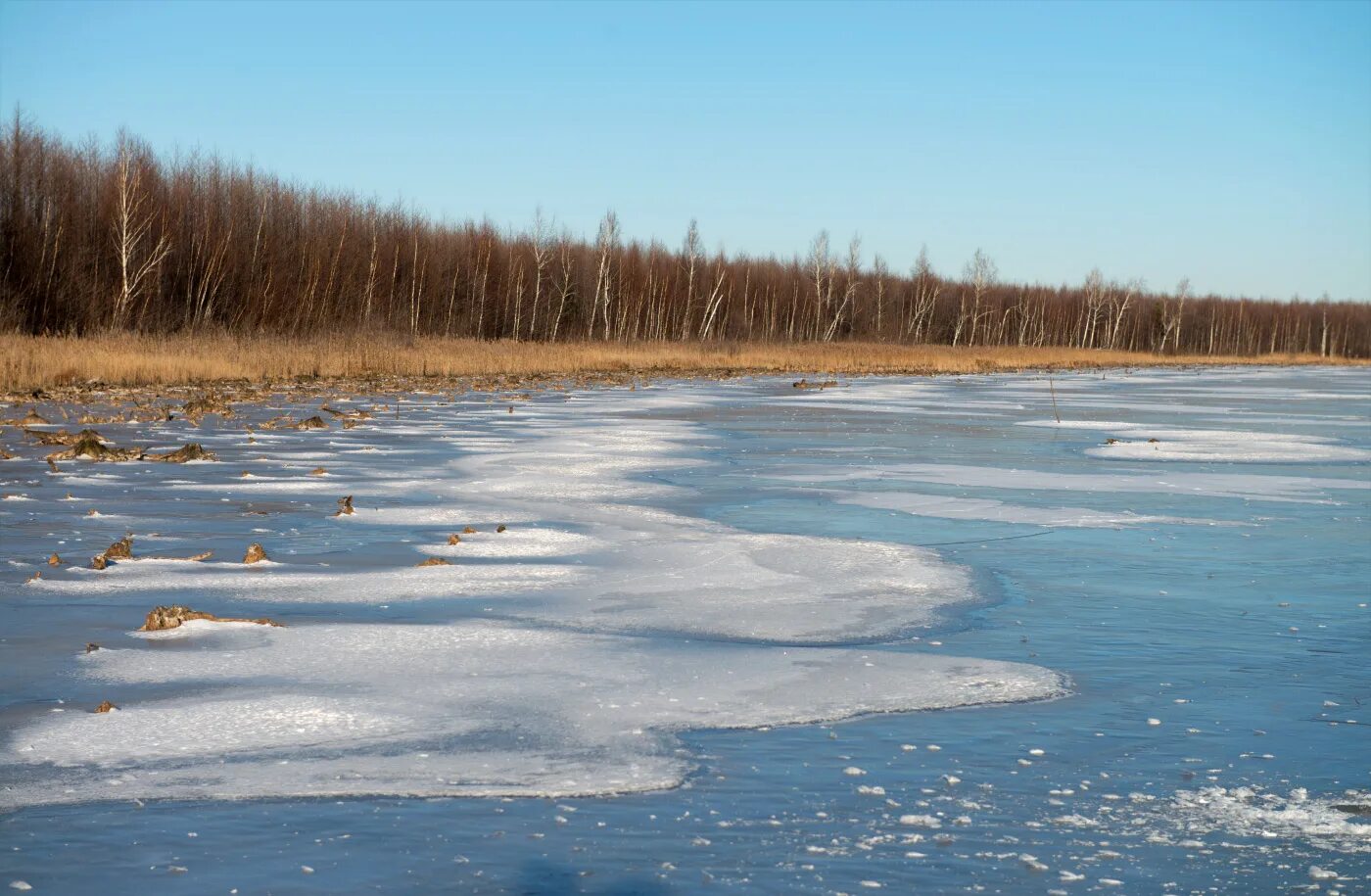 скрылись подо льдом большие и малые реки