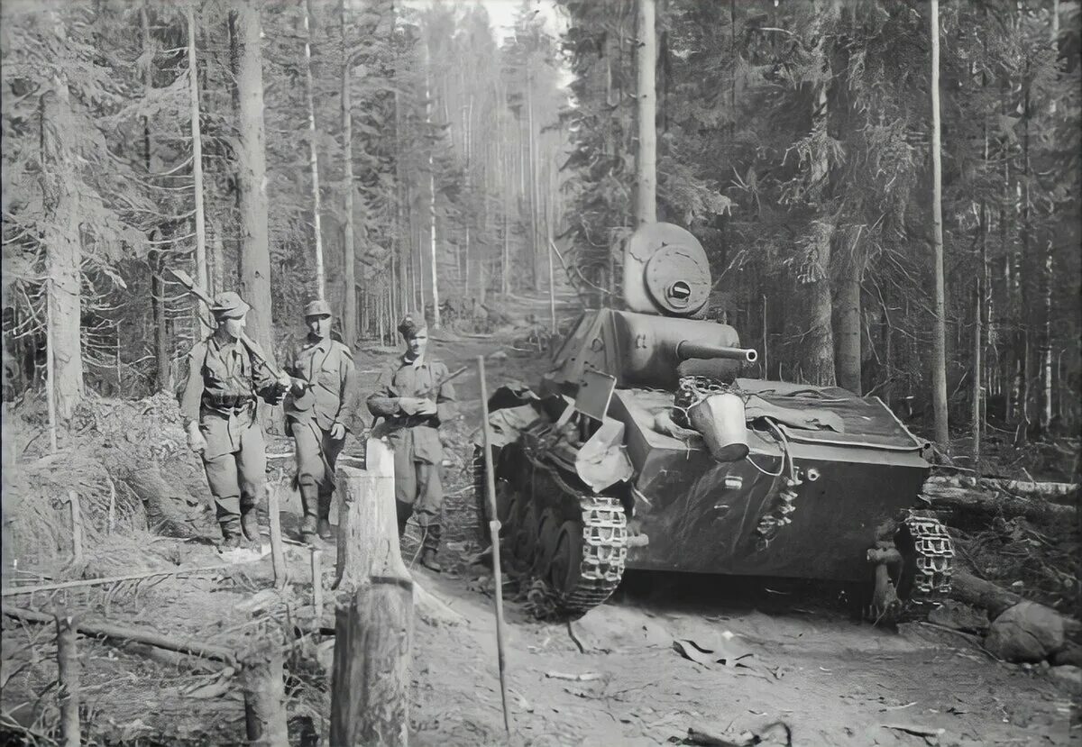 В карелии армейский. Подбитый т-70. Финские солдаты 1941-1944. Советско финский фронт 1941-1944.