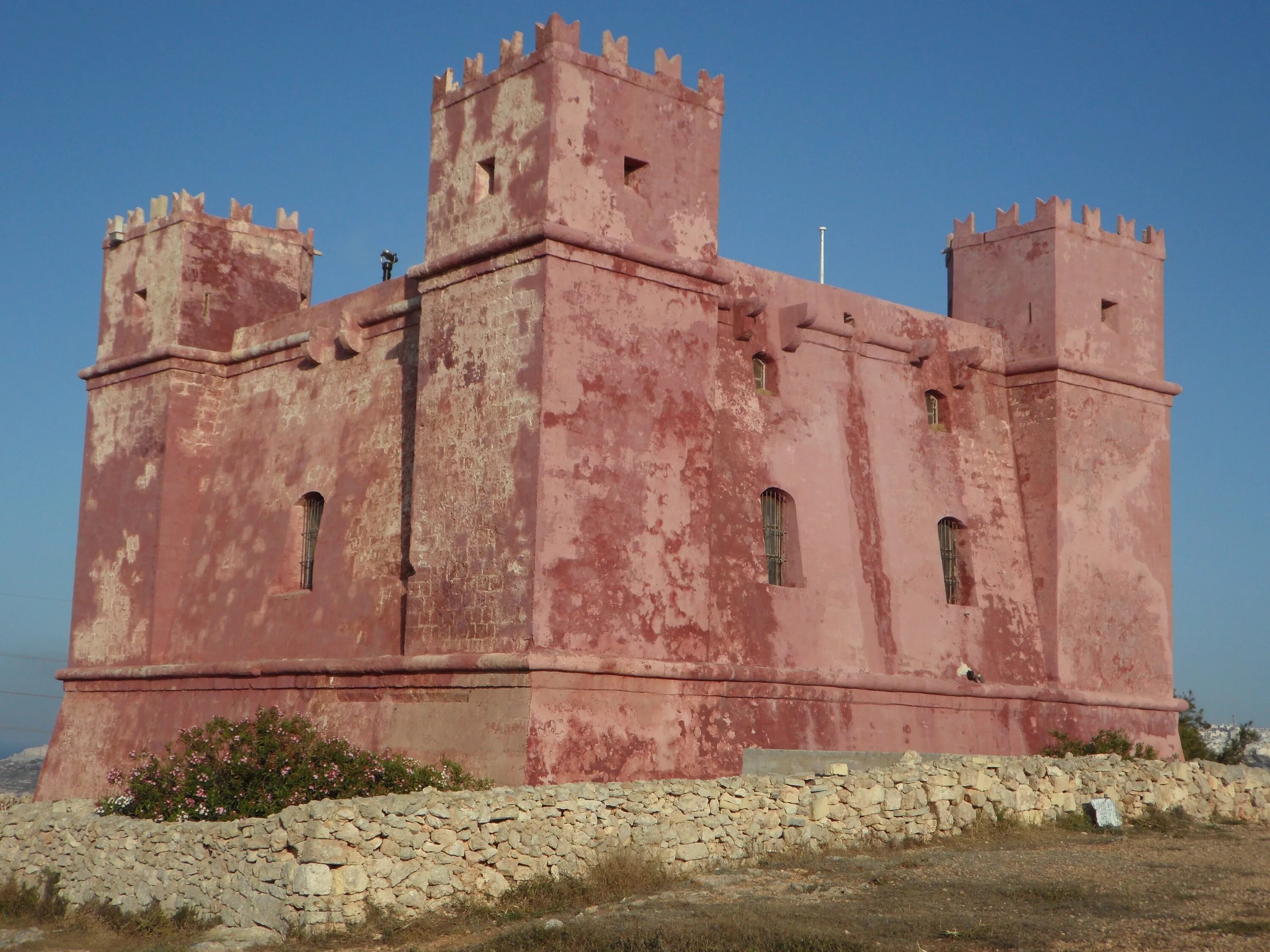 Fortress building. Андалузская крепость красный замок.