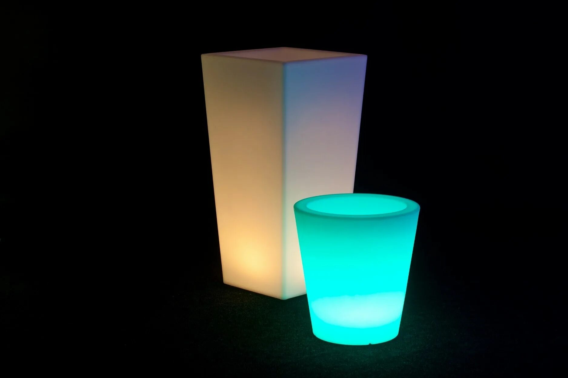 Светящиеся вазы. Светодиодная ваза. Люминесцентная ваза. Светящиеся кашпо.