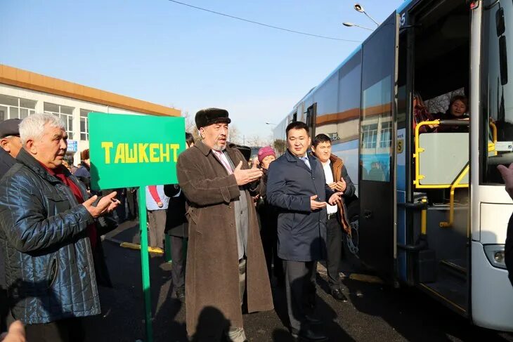 46 1 автобус. Автобус Ташкент Шымкент. Маршрутка Ташкент Шымкент. Чимкент Ташкент автобус. Ташкент Шымкент автобус картинка надо.