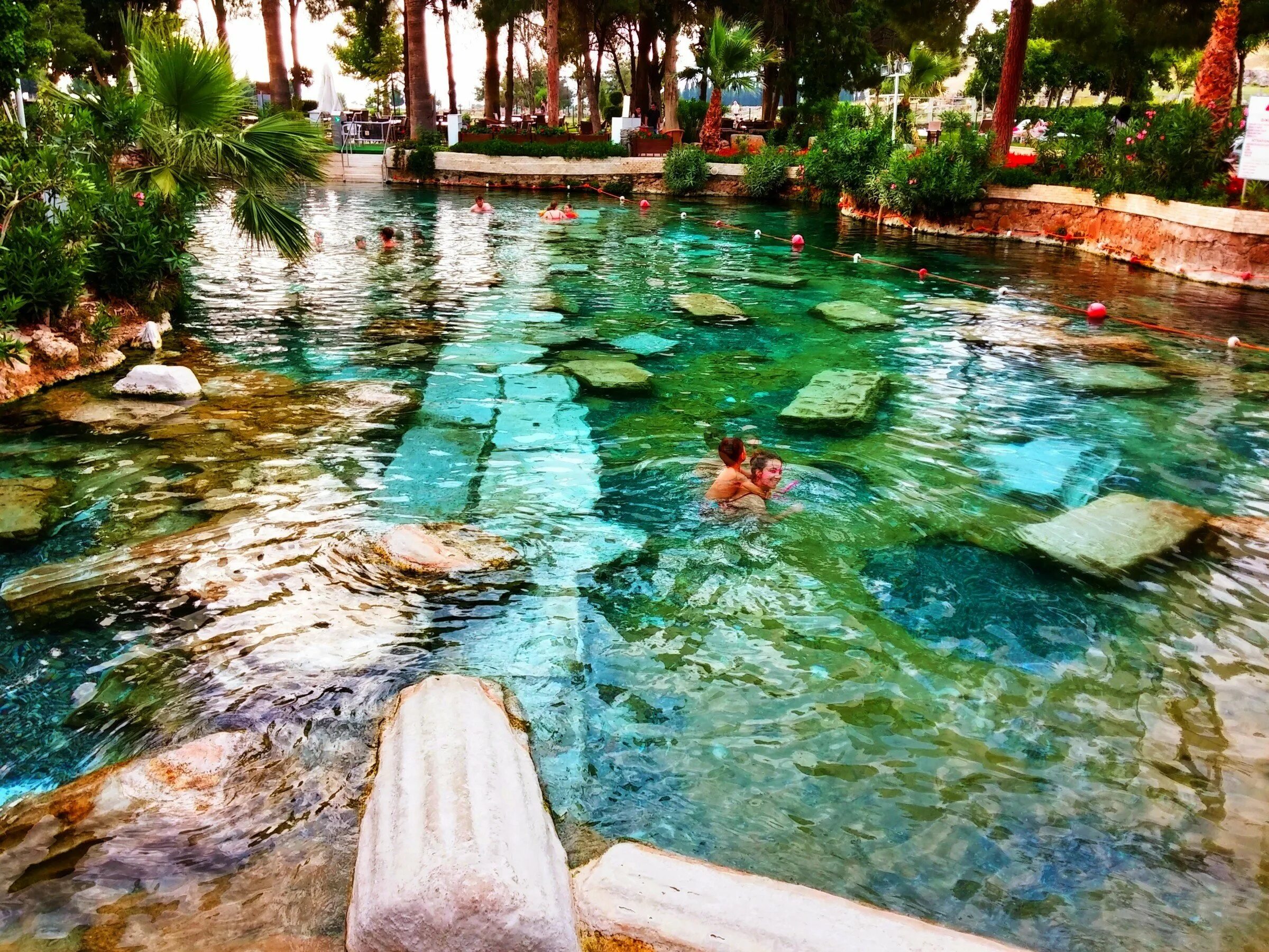 Памуккале турция купальни клеопатры. Турция иераполис бассейн клеопатры. Хиераполис турция бассейн клеопатры. Памуккале турция бассейн клеопатры. Бассейн клеопатры в памуккале.